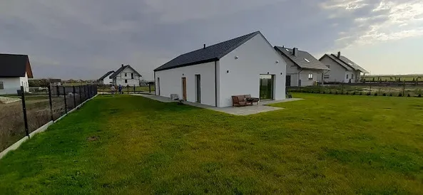 Wykończony dom parterowy zbudowany przez DAR-BUD