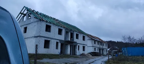 Więźba dachowa budynku w zabudowie szeregowej